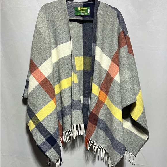 L.L. Bean Jackets & Blazers - 100% lambs wool LL Bean Shawl Wrap Womens